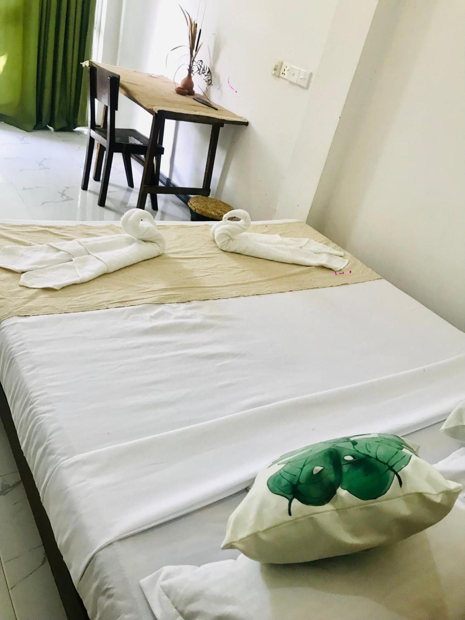 Hotel Bananas Mirissa Extérieur photo