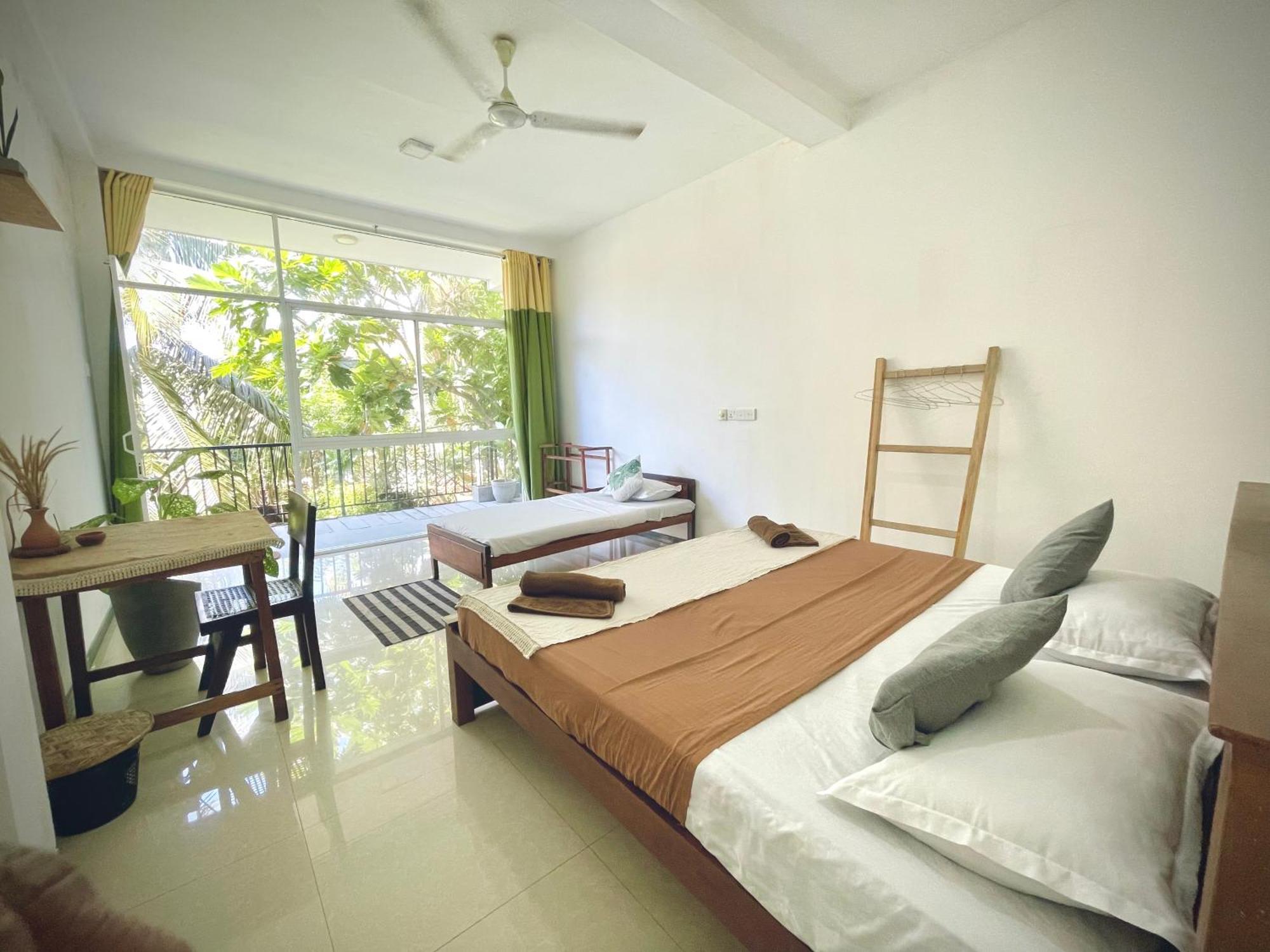 Hotel Bananas Mirissa Extérieur photo