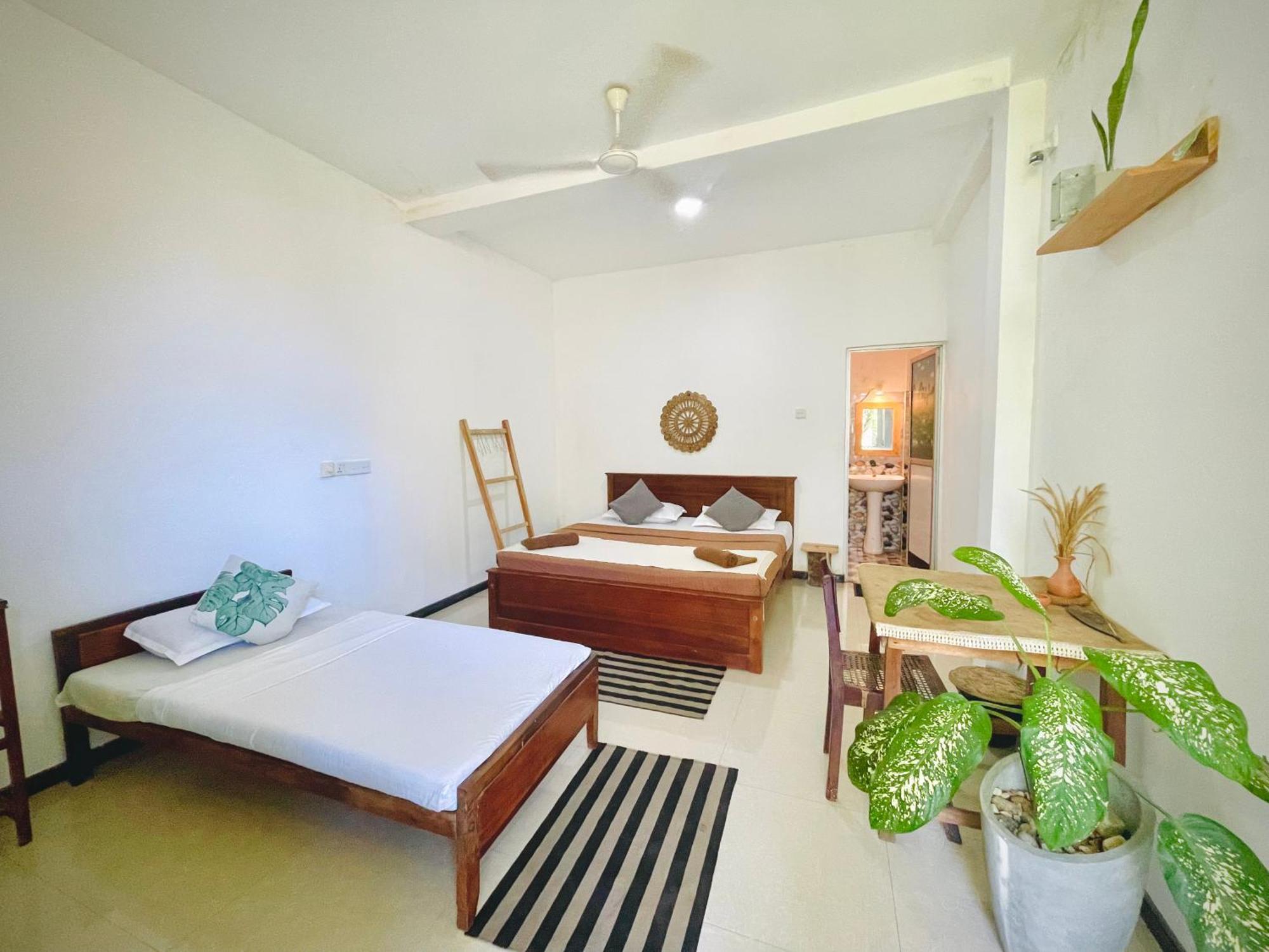 Hotel Bananas Mirissa Extérieur photo